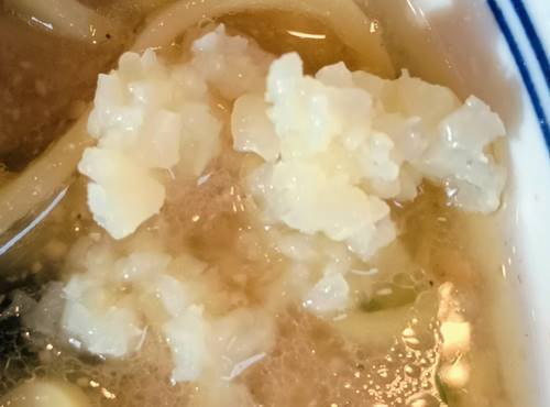 横浜家系ラーメン 武骨家 塩とんこつSPラーメン にんにく投入.jpg