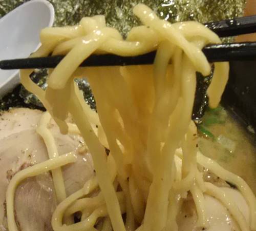 武骨家 醤油とんこつラーメン 麺.JPG