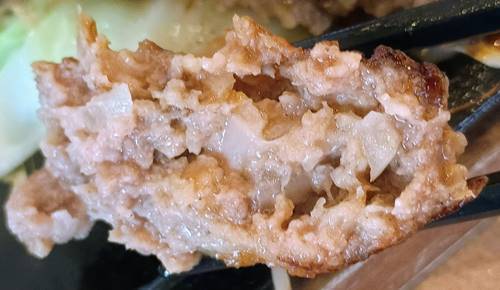 洋食屋 小川店 中落ちカット＆黒毛和牛ハンバーグランチ ハンバーグ 断面.jpg