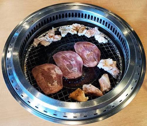 焼肉きんぐ きんぐコース タン＆ホルモン.jpg