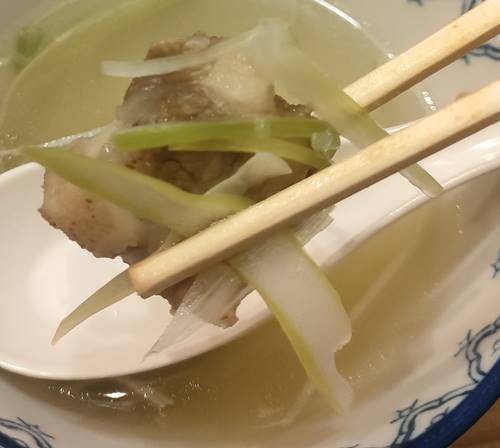 牛たん炭焼 利久 スタミナ定食 牛テールスープ 具.jpg