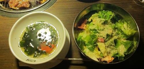牛角 ワカメスープ&シーザーサラダ.JPG