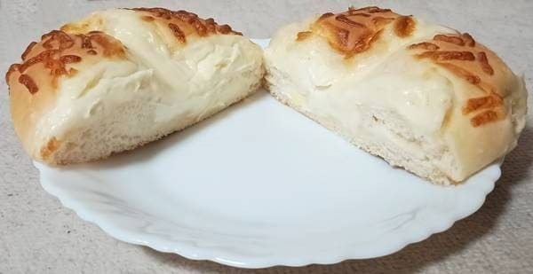 盛りすぎ!とろ~りチーズパン 断面.jpg