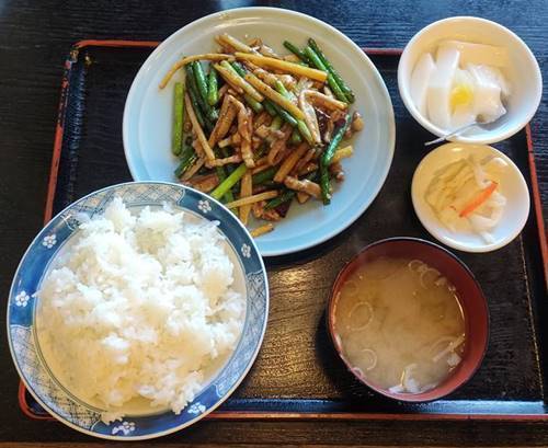 翠月園 ニンニクの芽と豚肉の細切り炒め.jpg
