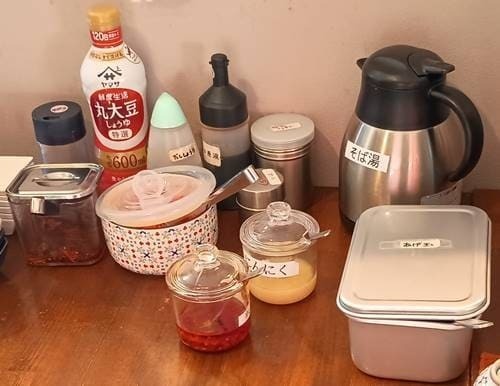 自家製麺専門店 マタタビ商店 卓上調味料&トッピング.jpg