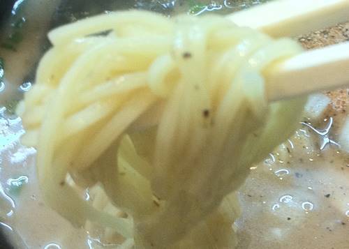 花月嵐 豚そば銀次郎 麺.JPG