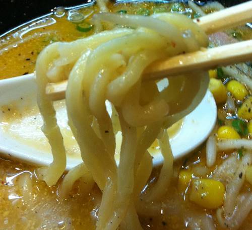 花月嵐 黄金の味噌ラーメン 麺.JPG