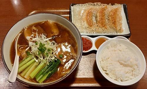 餃子食坊やまと 肉屋のルーロ麺セット.jpg