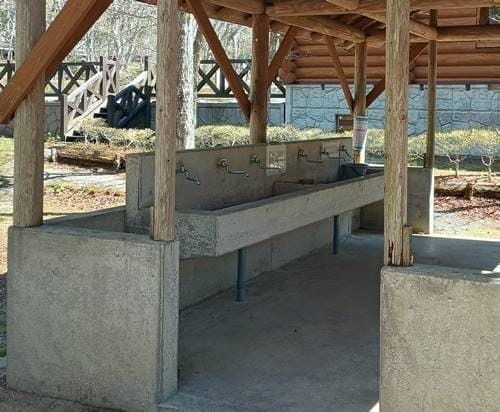 高塚高原キャンプ場 炊事場.jpg