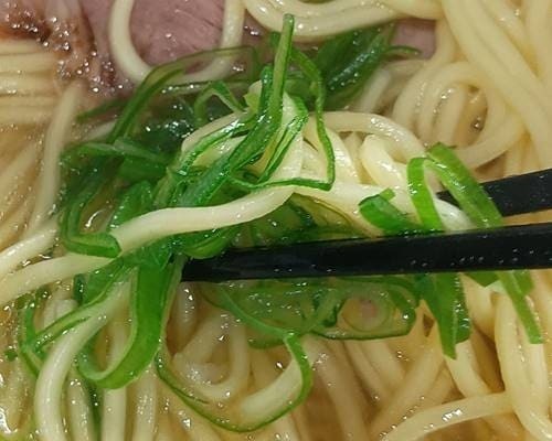 麺 漣 地鶏塩ラーメン ネギ.jpg