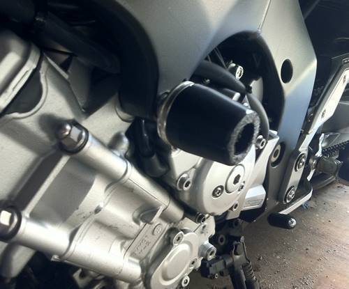 FZ1フェザー エンジンスライダー.JPG