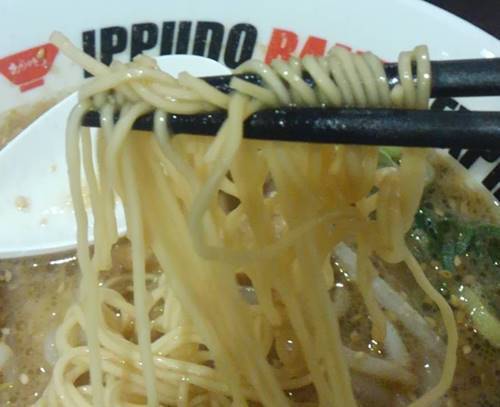 IPPUDO RAMEN EXPRESS 博多流 とんこつしょうゆラーメン  麺.JPG